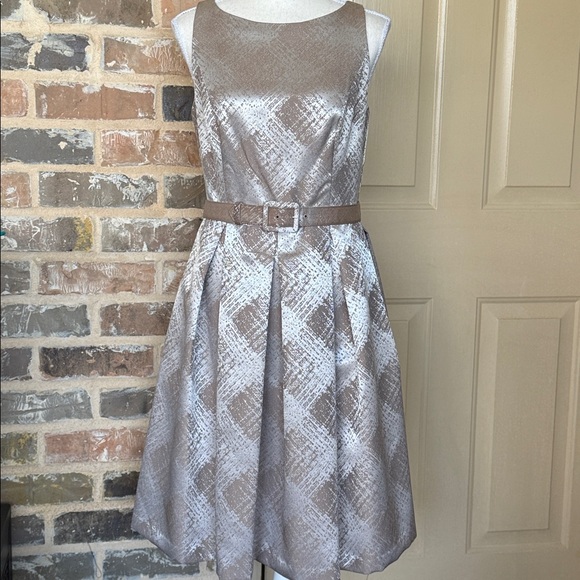 Vintage Evan Picone Silver & Tan Fit & Flare Dress Metallic Texture Belted Sz 6 - Picture 6 of 12